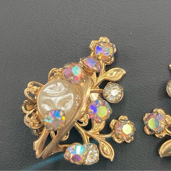 Gorgeous Baroque Style AB Crystal and Faux Pearl Vintage Clip On Earrings - Picture 3 of 11